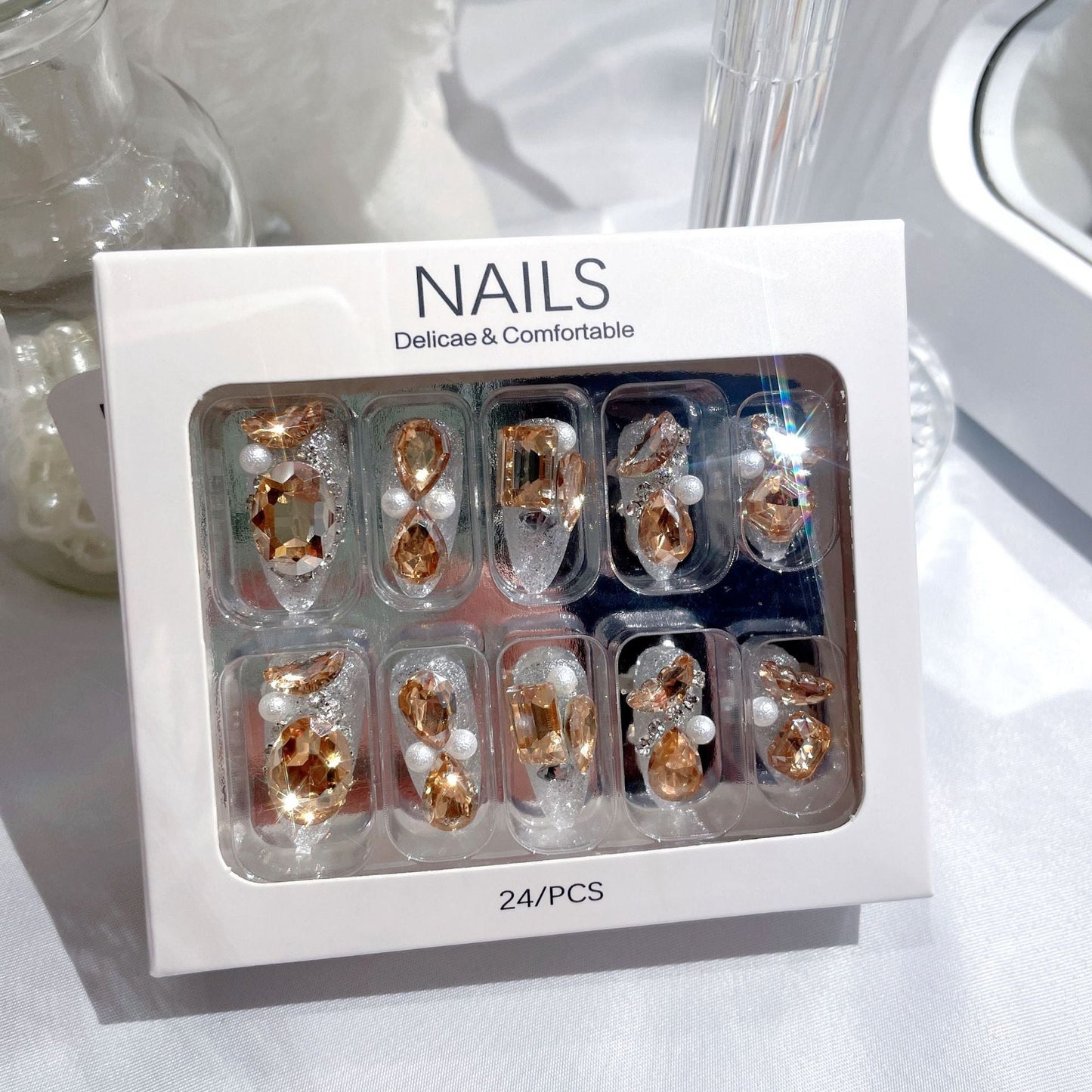 ﻿Radiant Elegance: Box Set of Sparkling Gem Fake Nails