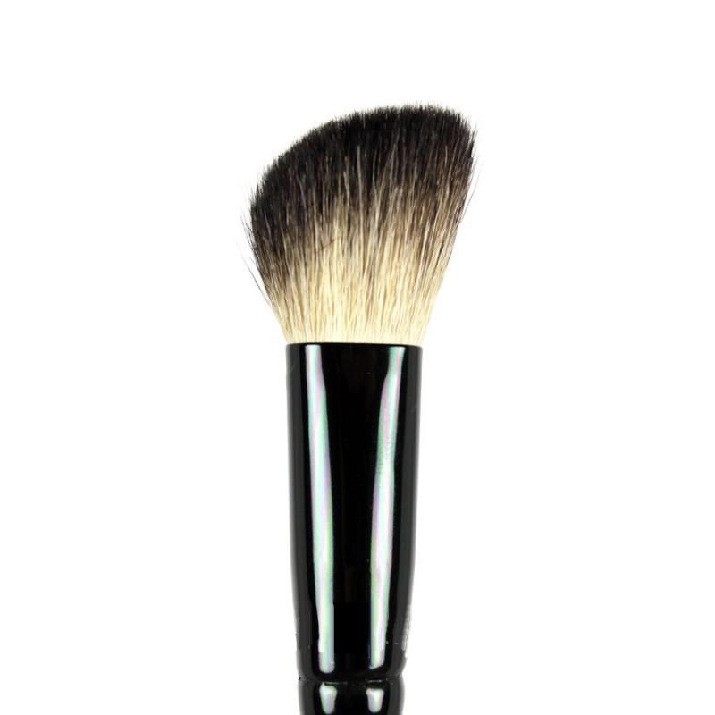 Angle Blush Brush BK32